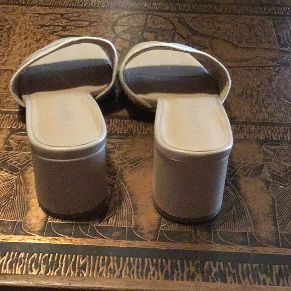 Sexy madden girl slip on sandals..like new..minimal wear on soles..no marks - Picture 3 of 4